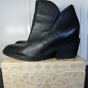 Dolce Vita Black Leather Ankle Boots